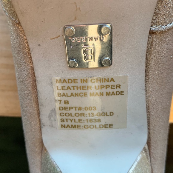 Bakers Goldee gold shimmer leather knot peep toe pumps - Picture 4 of 7